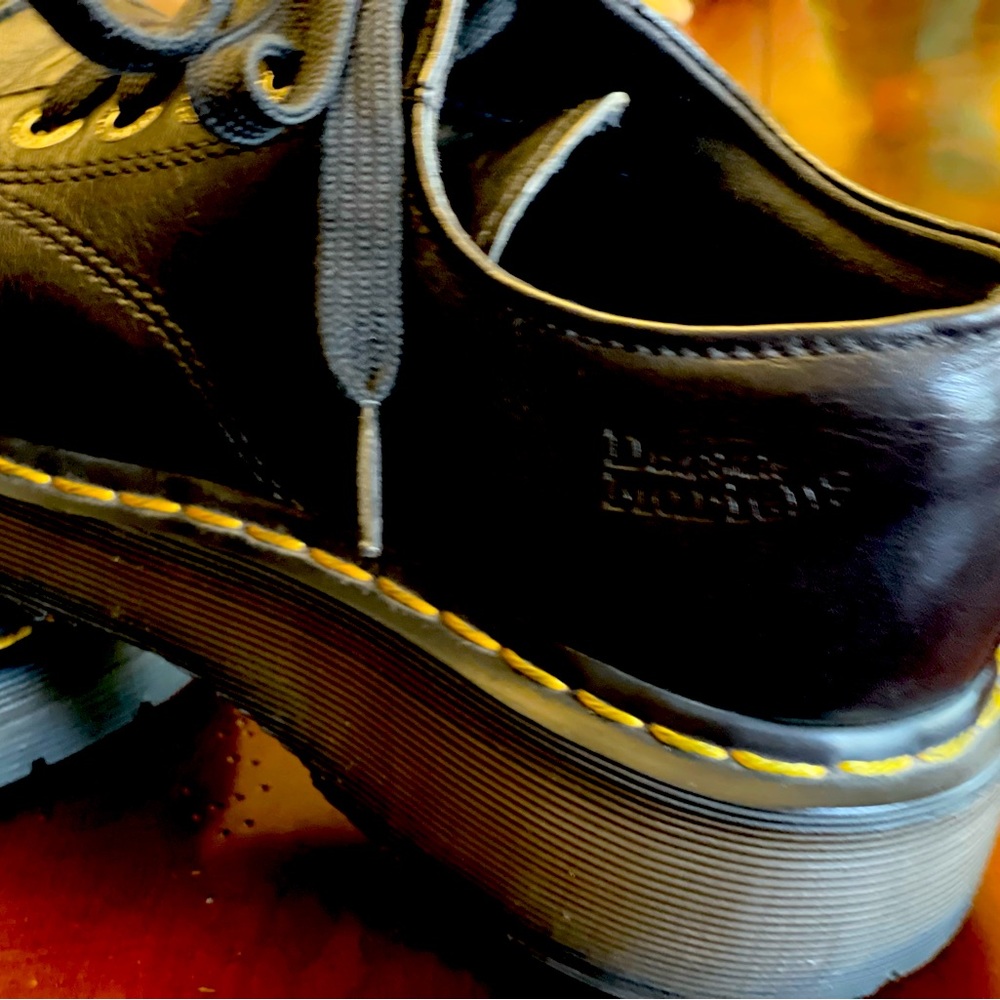 VINTAGE super comfy Black DrMarten’s